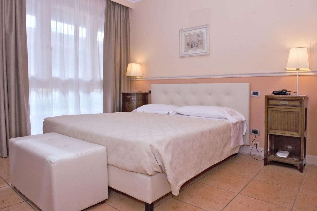 Hotel Ponte Di Rialto Crema Exteriör bild