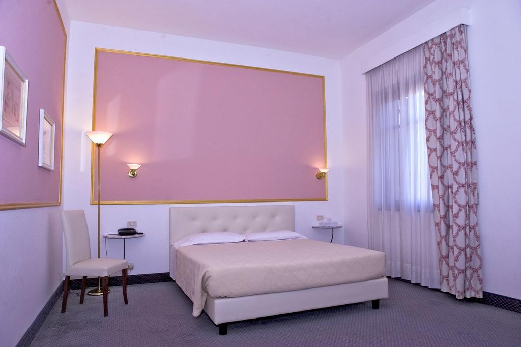 Hotel Ponte Di Rialto Crema Rum bild