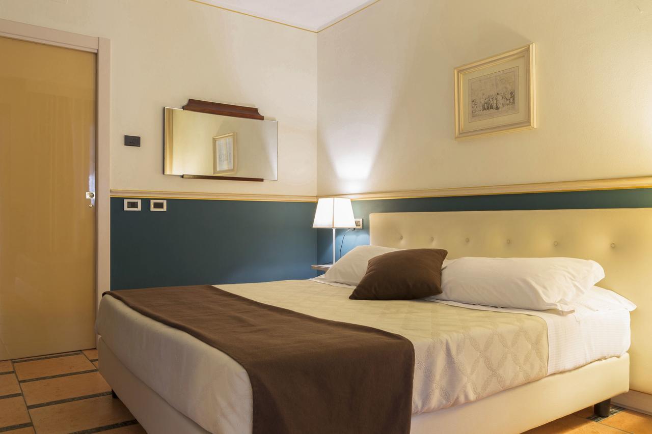 Hotel Ponte Di Rialto Crema Exteriör bild