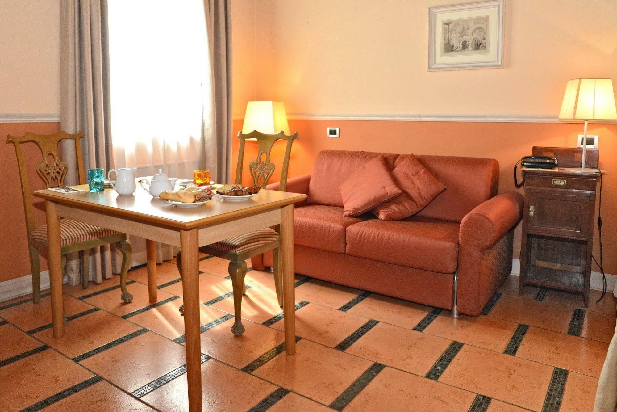 Hotel Ponte Di Rialto Crema Exteriör bild